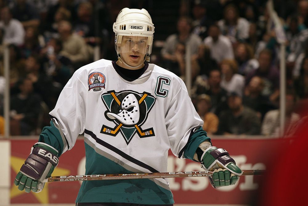5 NHL teams that need new uniforms in 2015 —