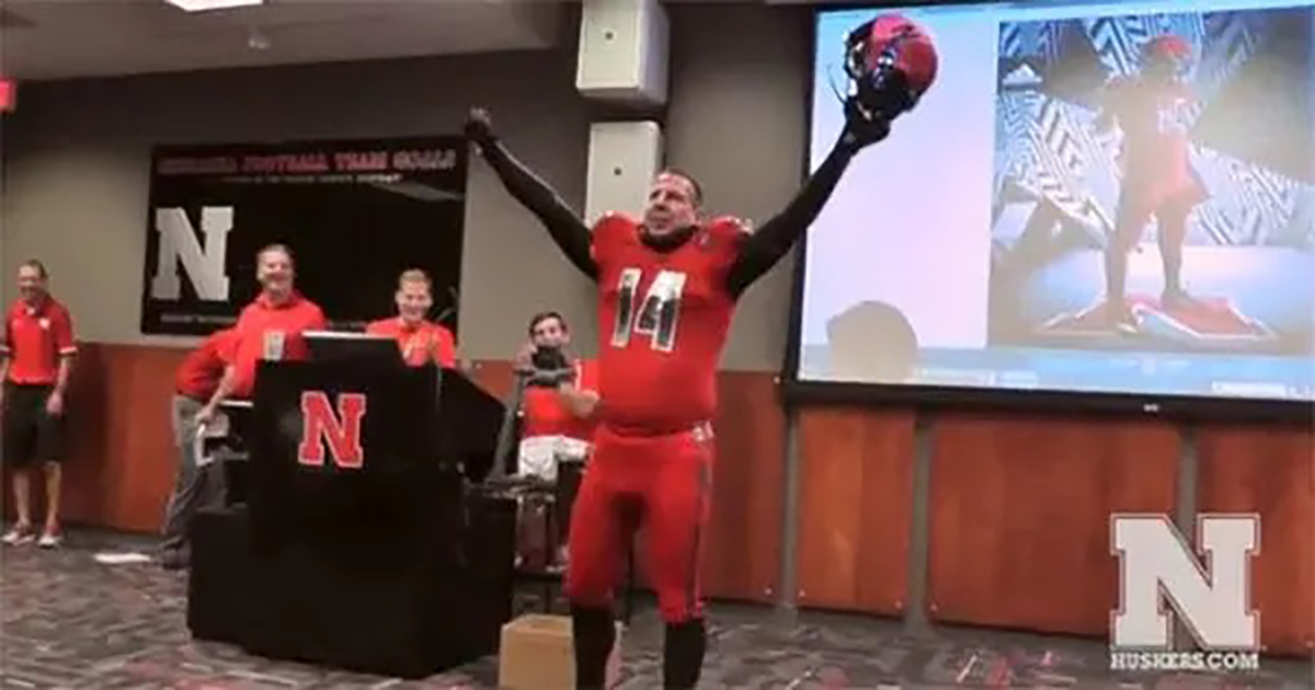 Bo Pelini models Nebraska's shocking all-red uniforms